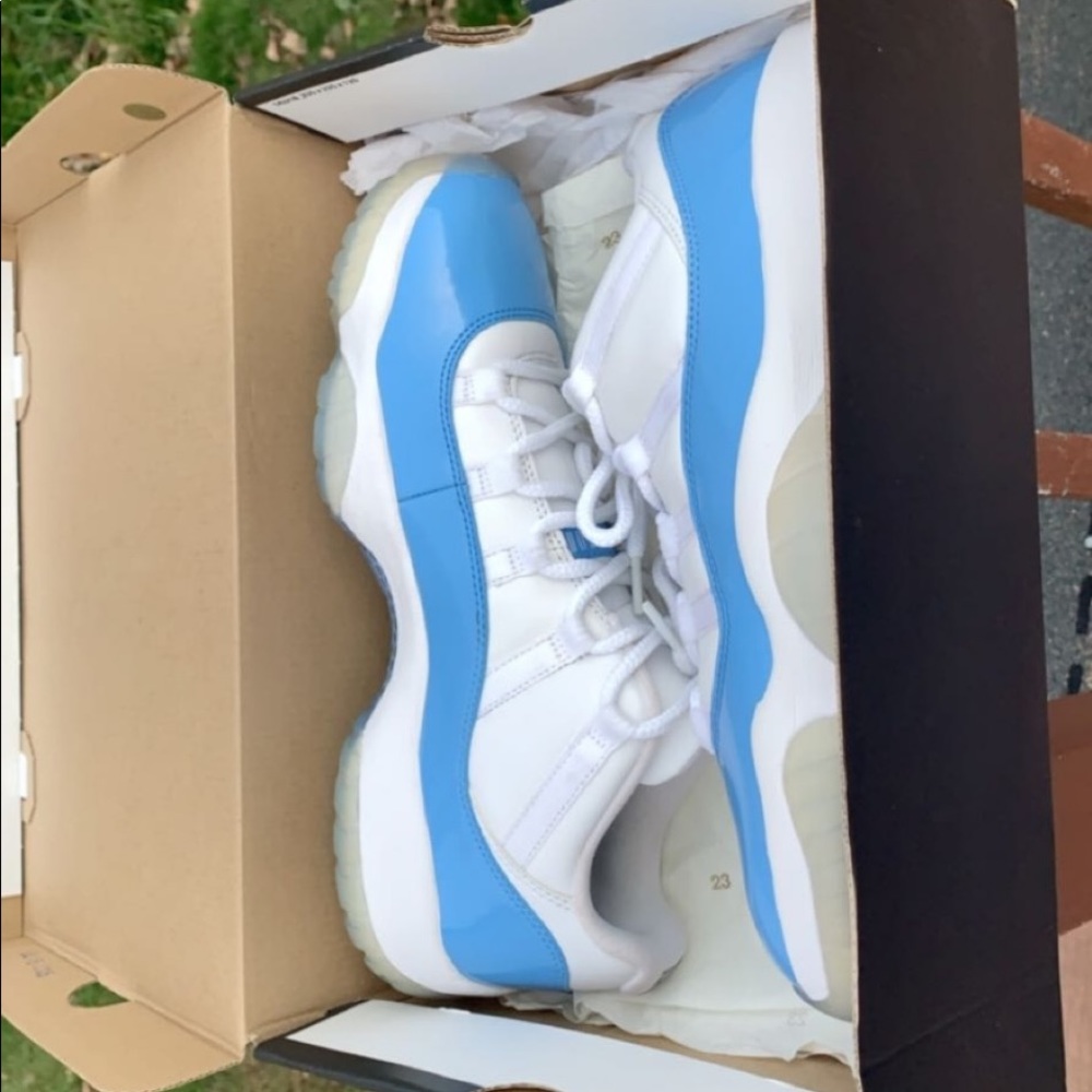 Jordan 11 Low UNC